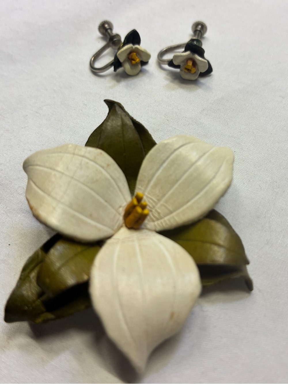 Vintage Hinterland Handicrafts leather trillium brooch and earrings Screw Back